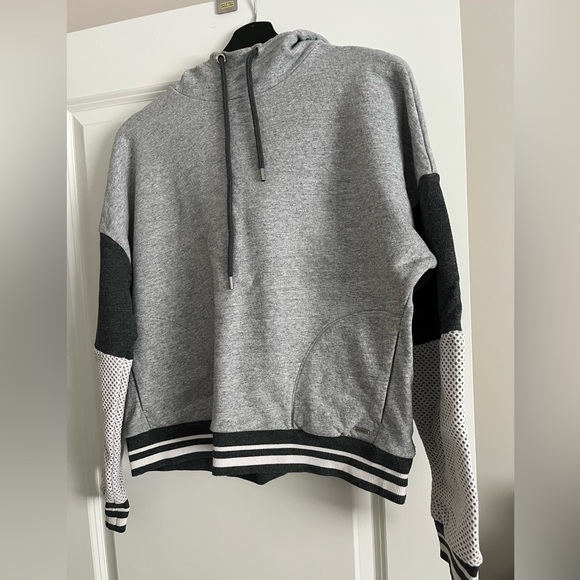 Pullover Lorna Jane hoodie with pockets - Picture 1 of 4